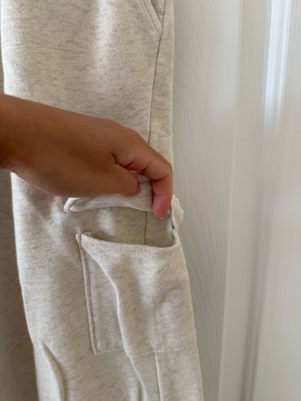 Colsie Cream Elastic Cargo Sweatpants - Picture 3 of 5